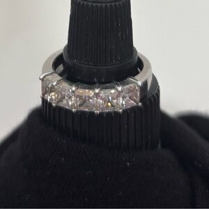 Elegant Silver Women's Ring with Clear Stones